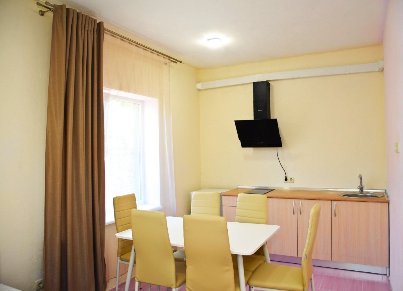 Комерційна нерухомість на вул. Долгая, 320 м², 289 000$ — FAKTOR