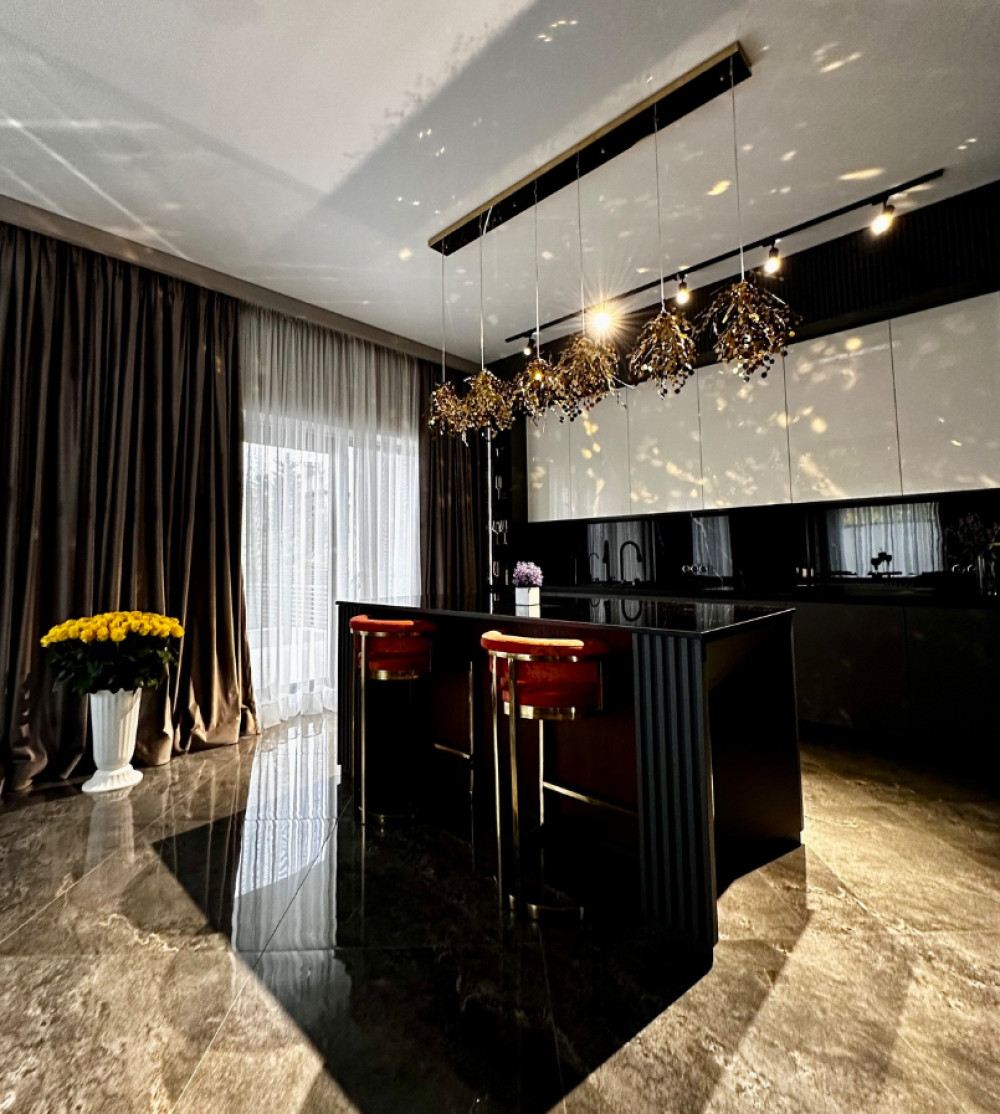 Дом на ул. Уютная (Совиньон), 330 м², 850 000$ — FAKTOR