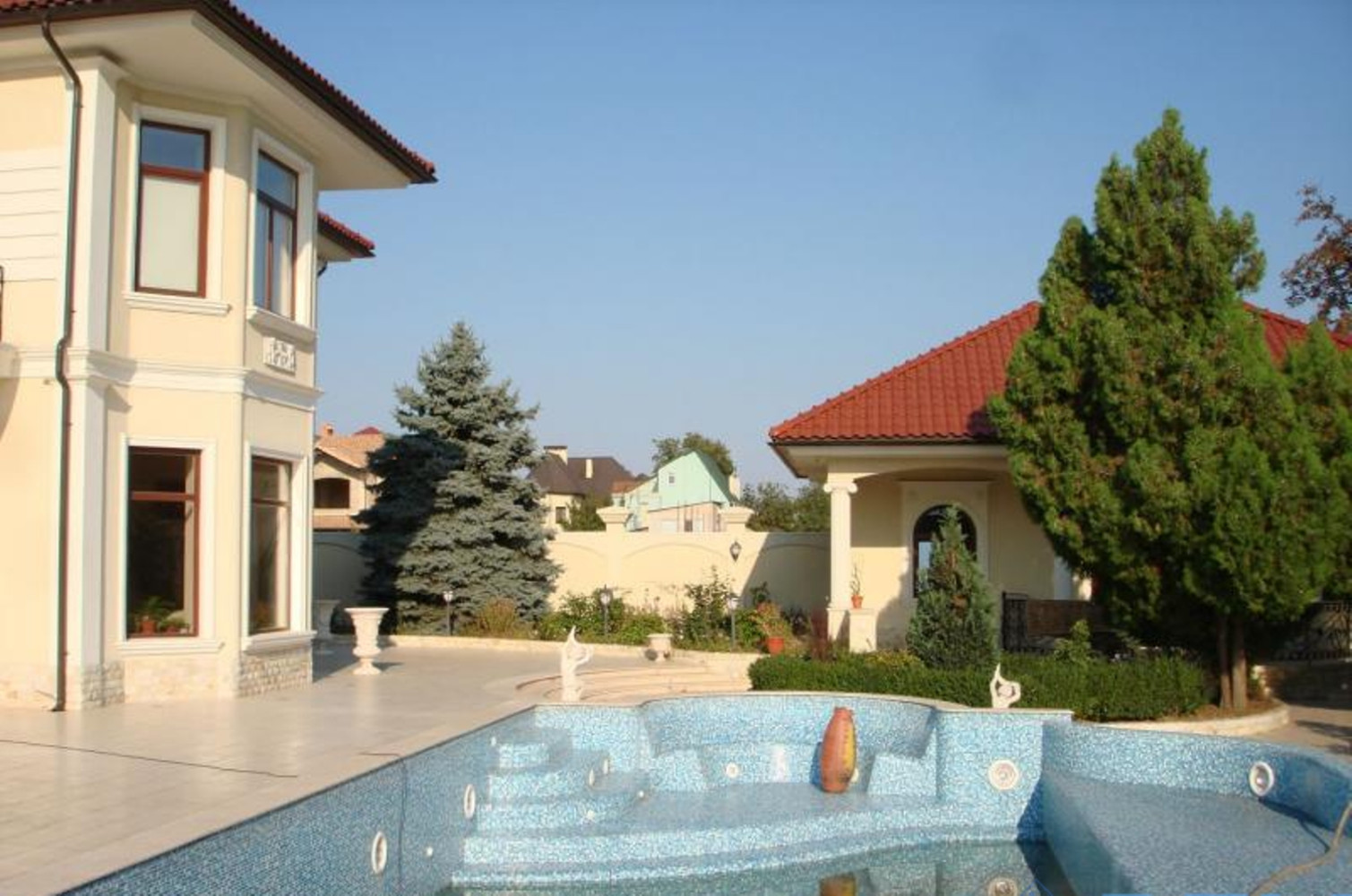 Дом на ул. Костанди, 770 м², 2 500 000$ — FAKTOR