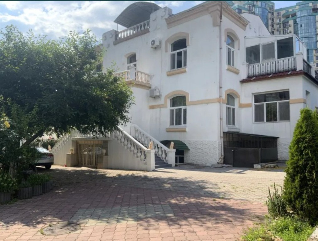 Дом на ул. Золотой берег, 800 м², 800 000$ — FAKTOR