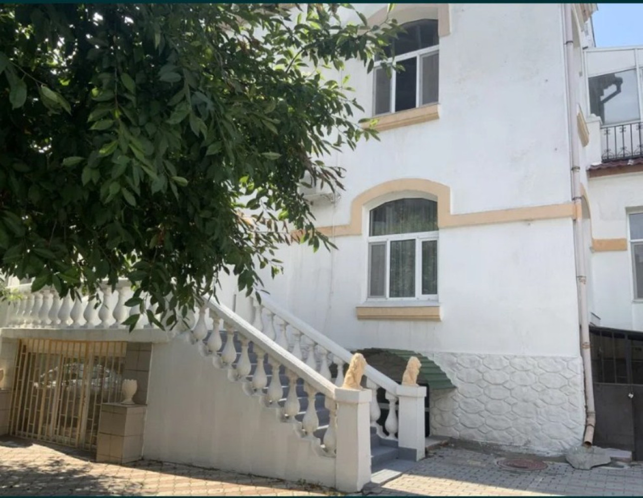 Дом на ул. Золотой берег, 800 м², 800 000$ — FAKTOR