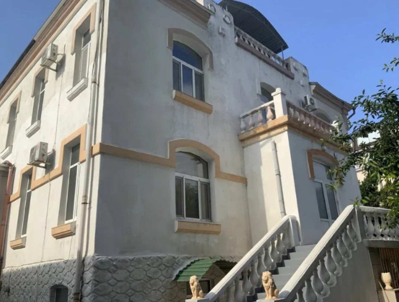 Дом на ул. Золотой берег, 800 м², 800 000$ — FAKTOR