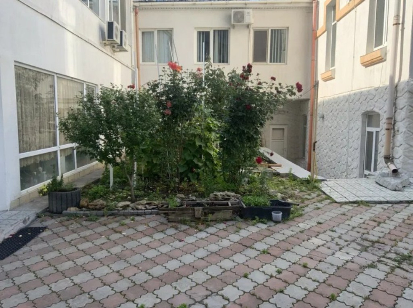Дом на ул. Золотой берег, 800 м², 800 000$ — FAKTOR
