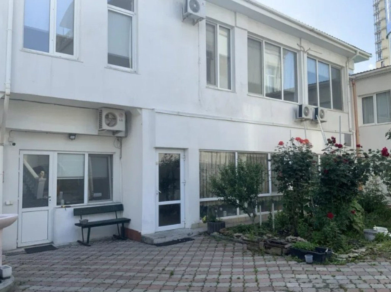 Дом на ул. Золотой берег, 800 м², 800 000$ — FAKTOR