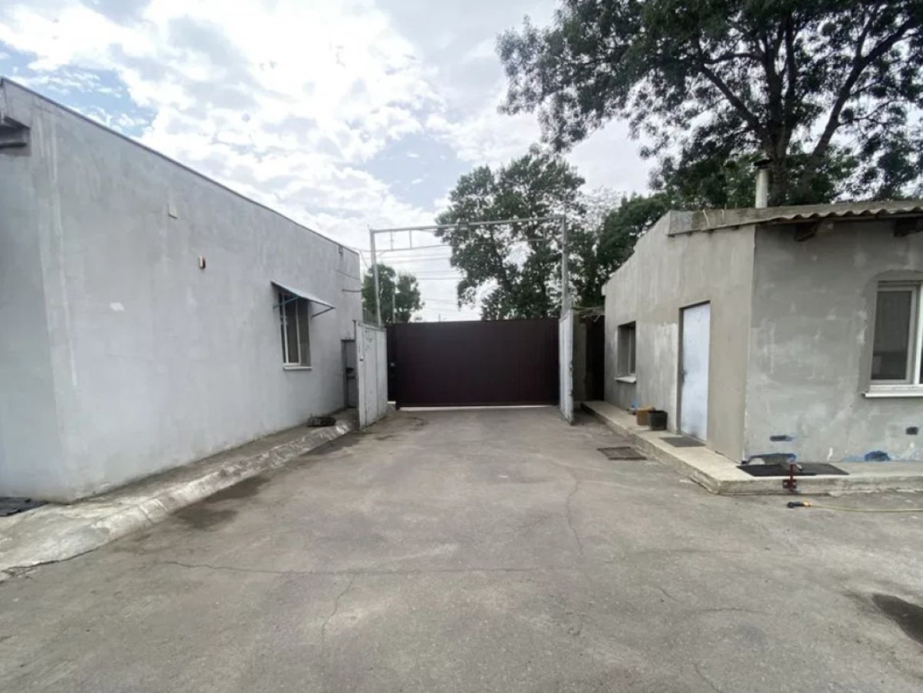 Коммерческая недвижимость на ул. Пригородная, 2000 м², 810 000$ — FAKTOR