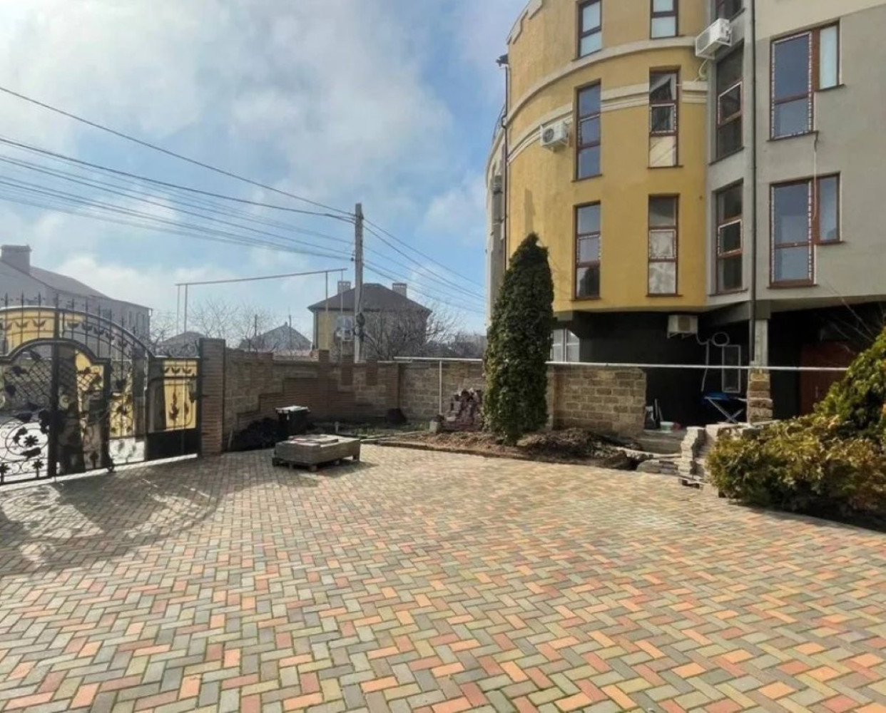 Коммерческая недвижимость на ул. Побратимов, 1400 м², 760 000$ — FAKTOR