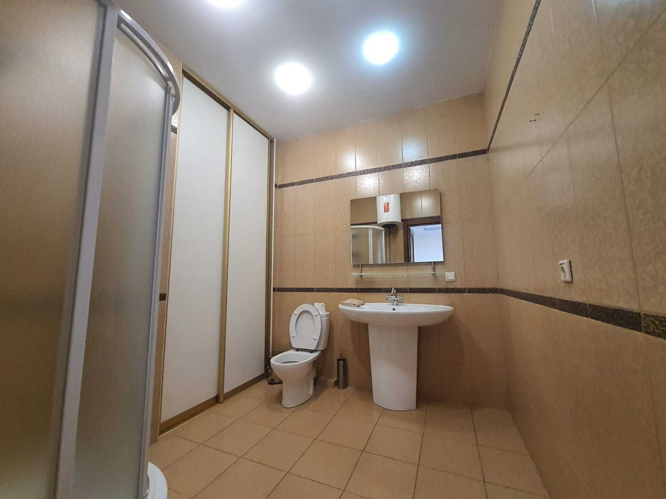 Коммерческая недвижимость на ул. Гагаринское Плато, 257 м², 490 000$ — FAKTOR