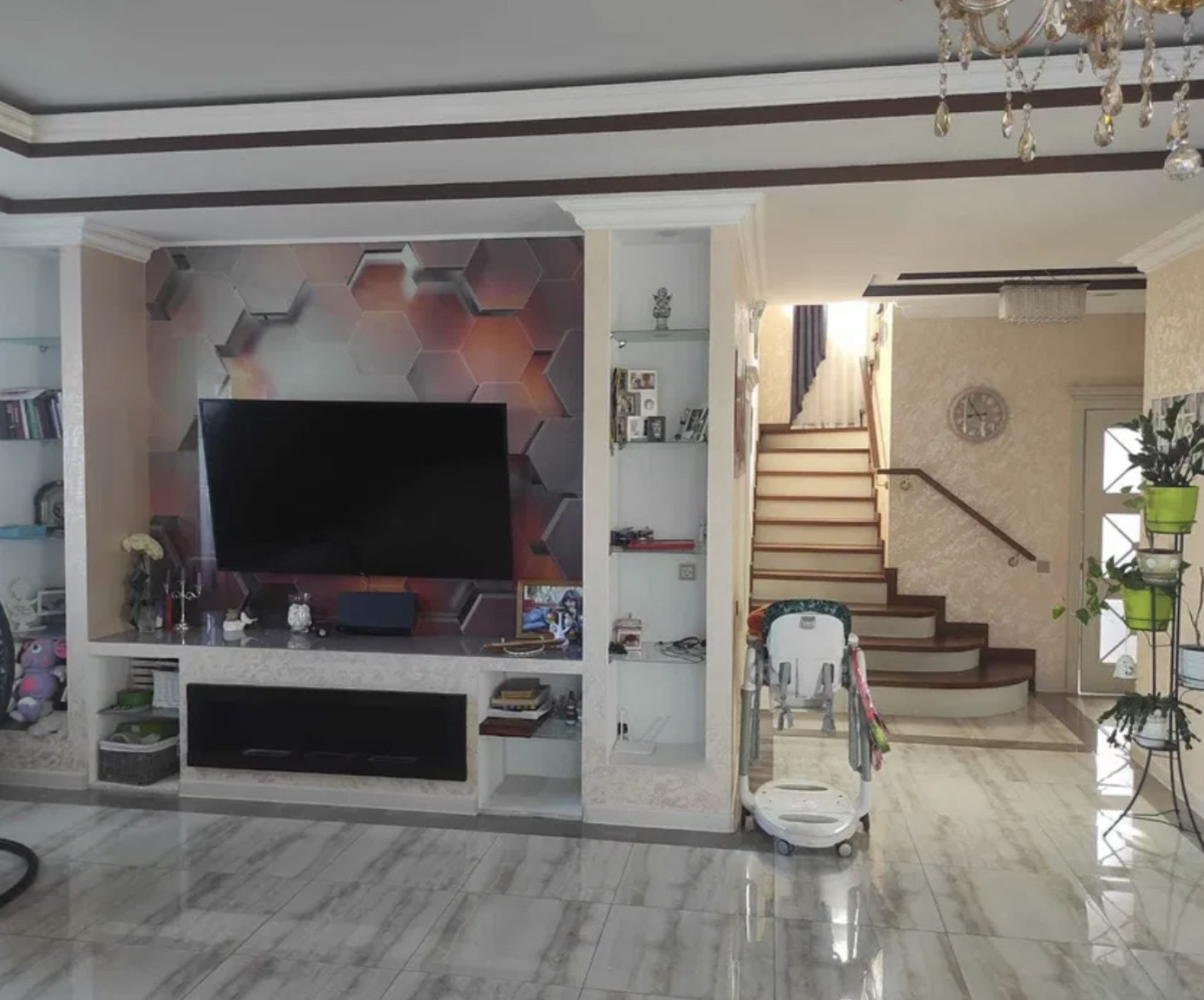 Будинок на вул. Вишневая, 180 м², 400 000$ — FAKTOR
