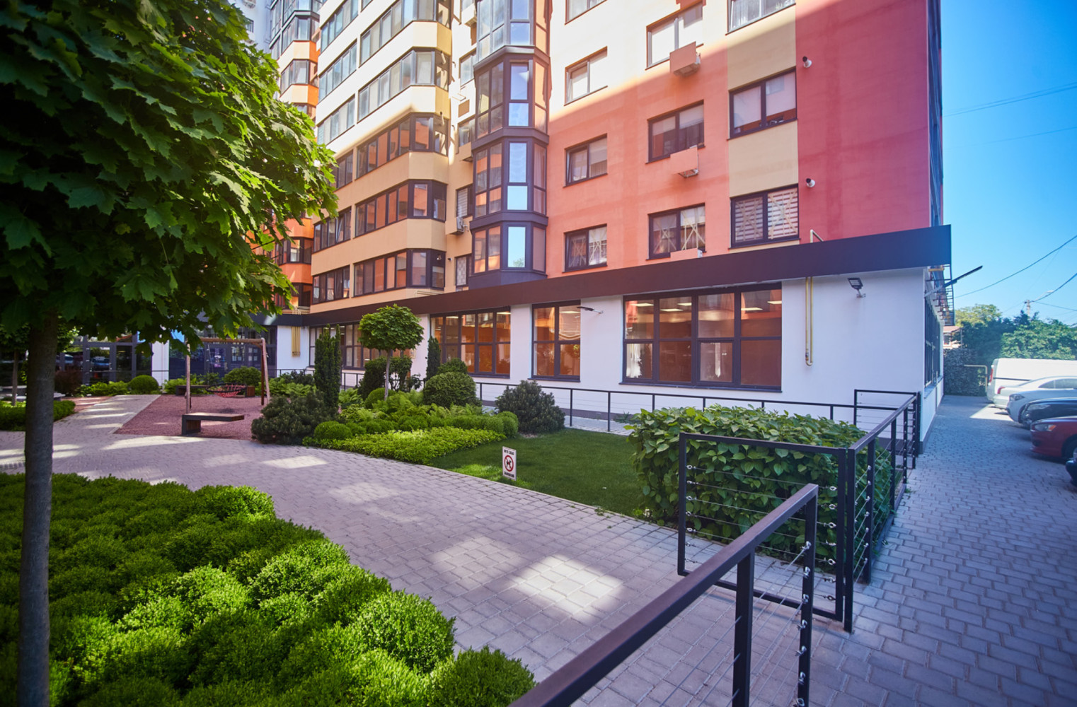 Комерційна нерухомість на вул. Вадатурского Алексея, 720 м², 800 000$ — FAKTOR