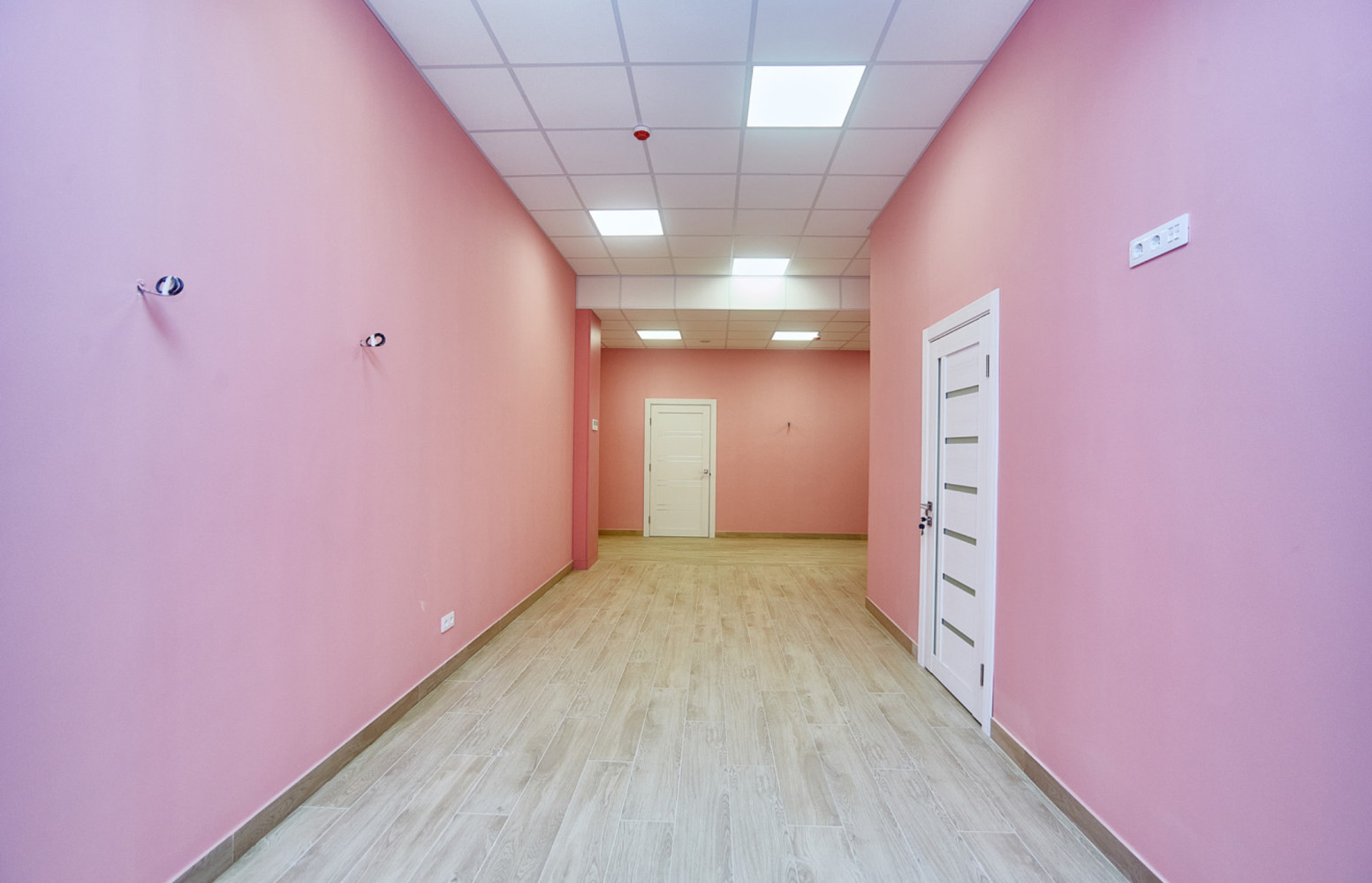 Комерційна нерухомість на вул. Вадатурского Алексея, 720 м², 800 000$ — FAKTOR