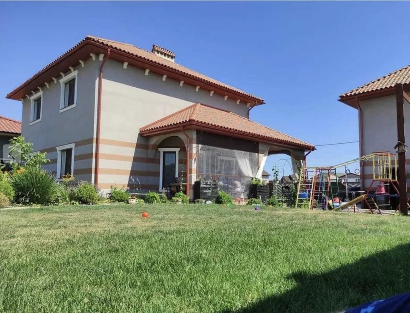 Будинок на вул. Вишневая, 180 м², 400 000$ — FAKTOR