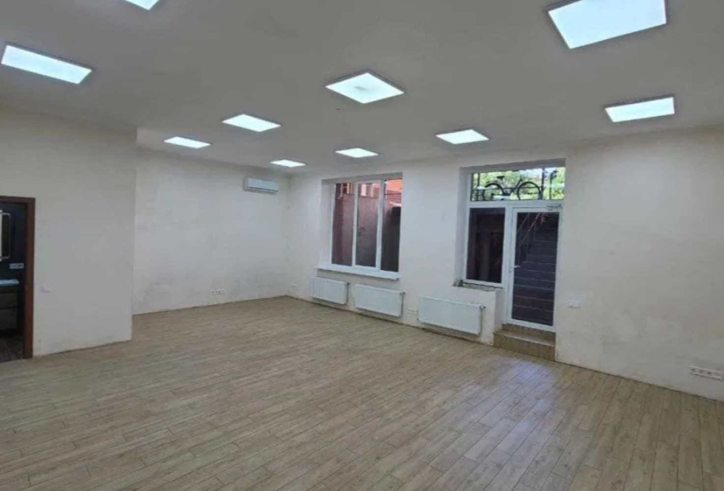 Коммерческая недвижимость на ул. Зоопарковая, 130 м², 108 000$ — FAKTOR