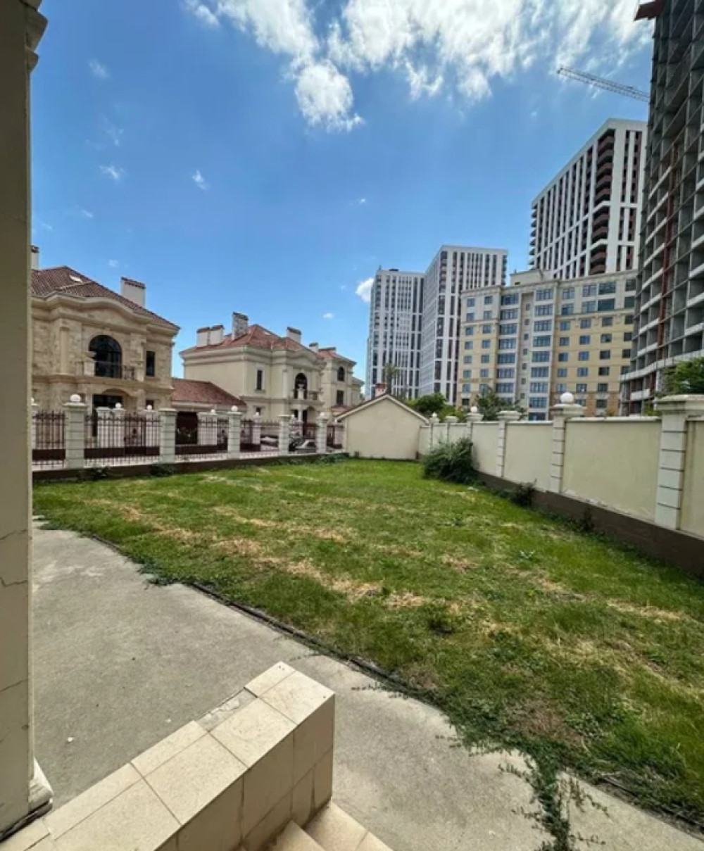 Дом на ул. Французский бульвар, 670 м², 650 000$ — FAKTOR