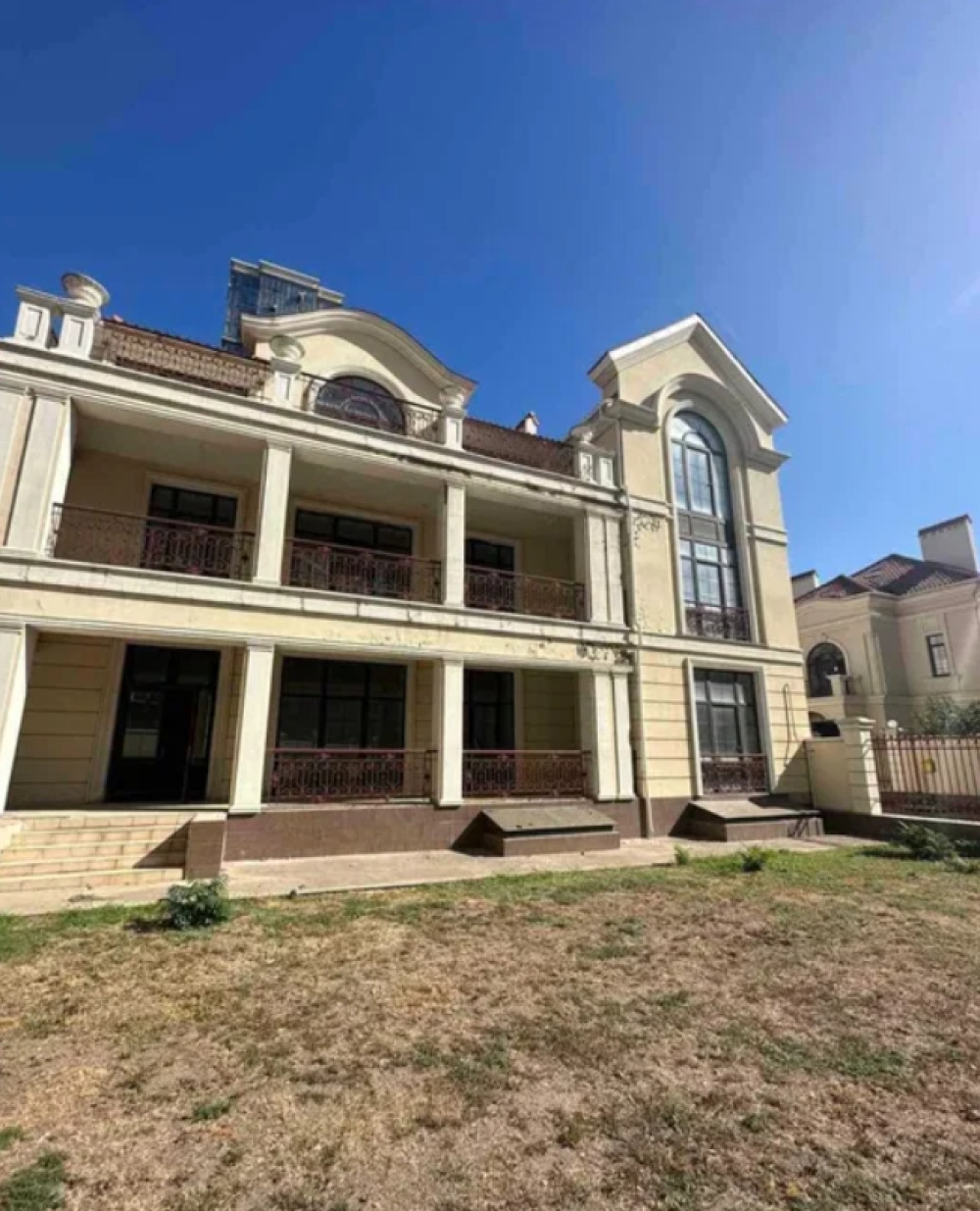 Дом на ул. Французский бульвар, 670 м², 650 000$ — FAKTOR
