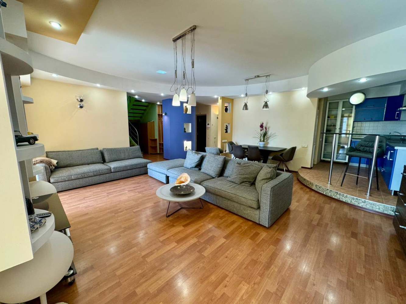 Квартира на вул. Тенистая, 240 м², 190 000$ — FAKTOR