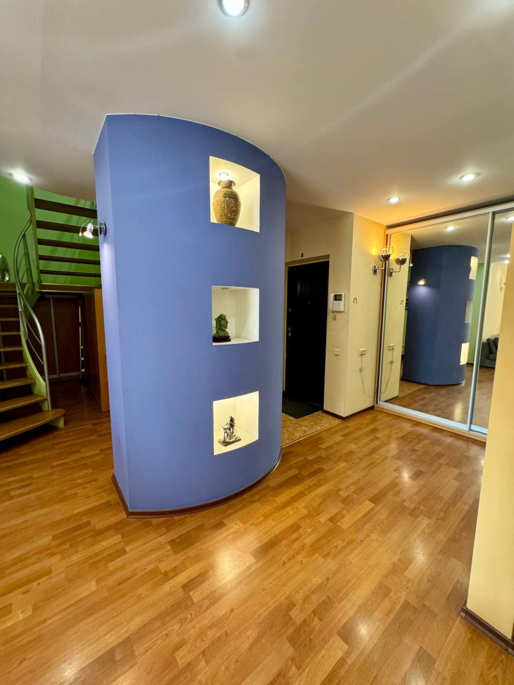 Квартира на вул. Тенистая, 240 м², 190 000$ — FAKTOR