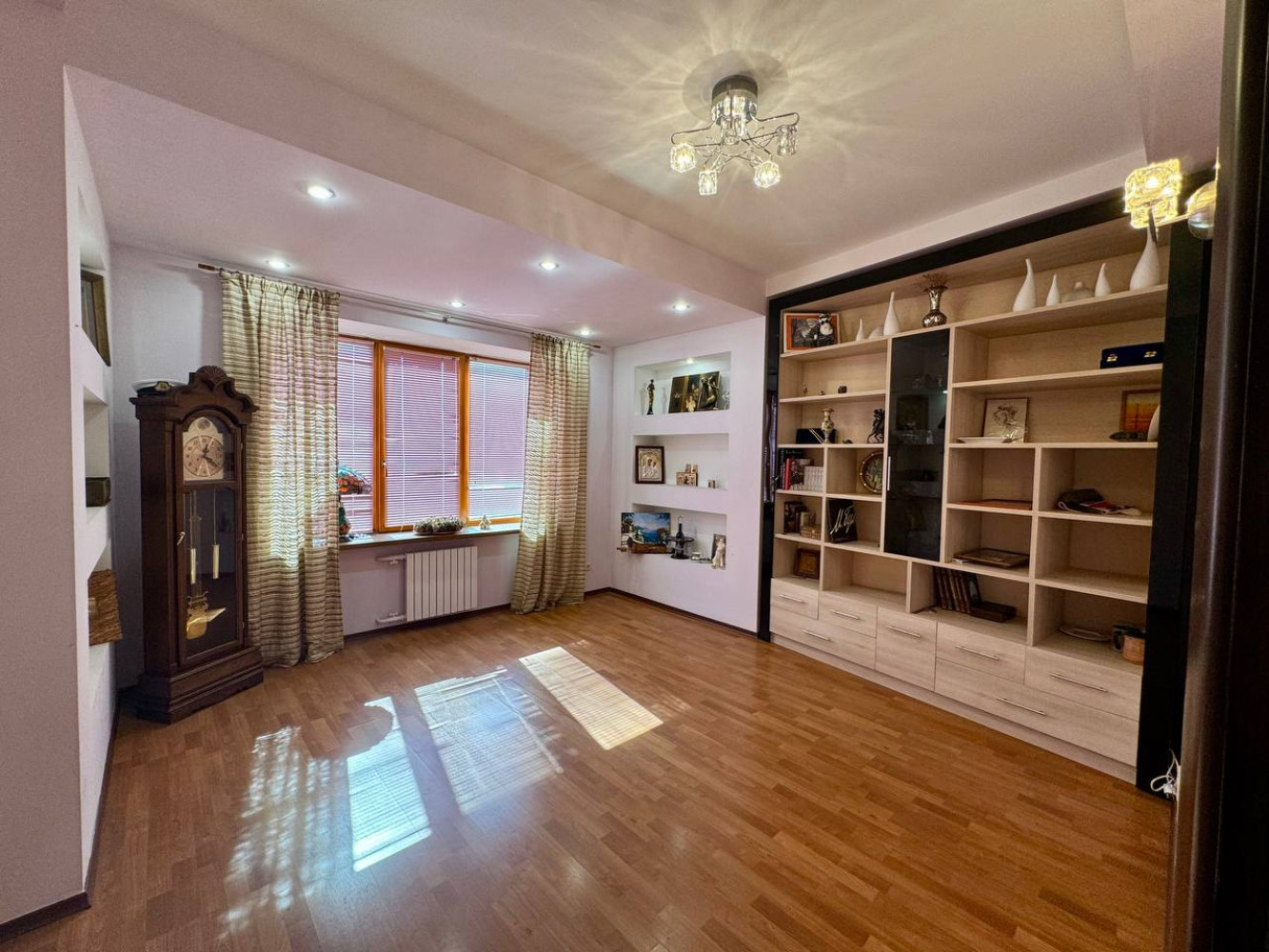 Квартира на вул. Тенистая, 240 м², 190 000$ — FAKTOR