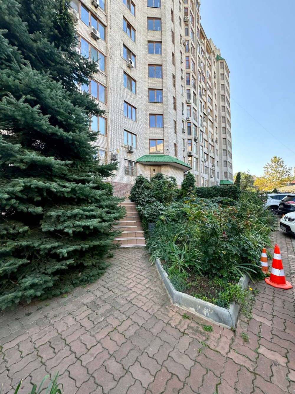 Квартира на вул. Тенистая, 240 м², 190 000$ — FAKTOR