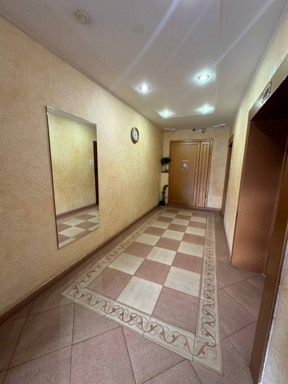 Квартира на вул. Тенистая, 240 м², 190 000$ — FAKTOR