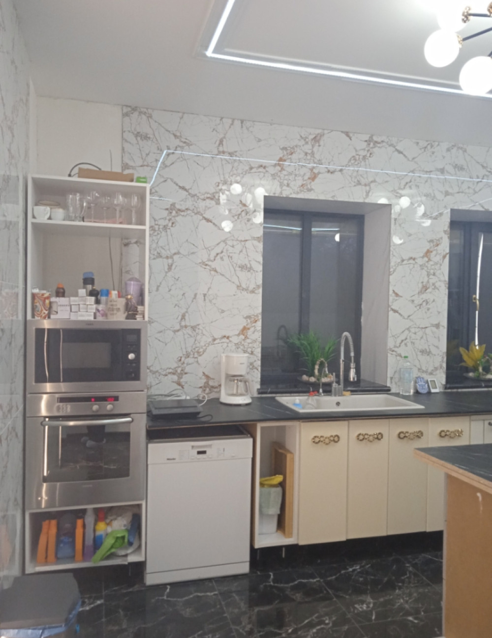 Дом на ул. Средняя, 625 м², 540 000$ — FAKTOR