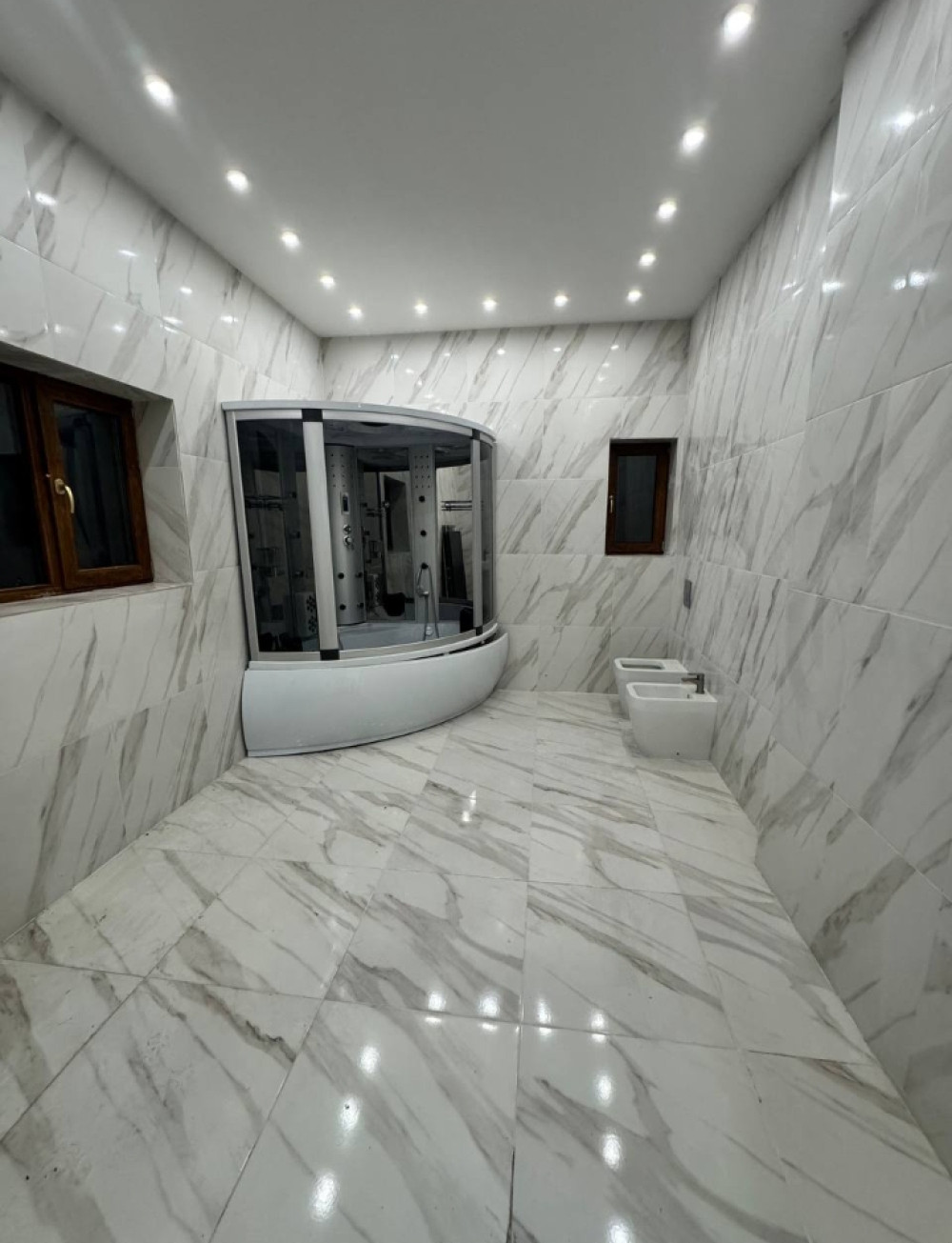 Дом на ул. Средняя, 625 м², 540 000$ — FAKTOR