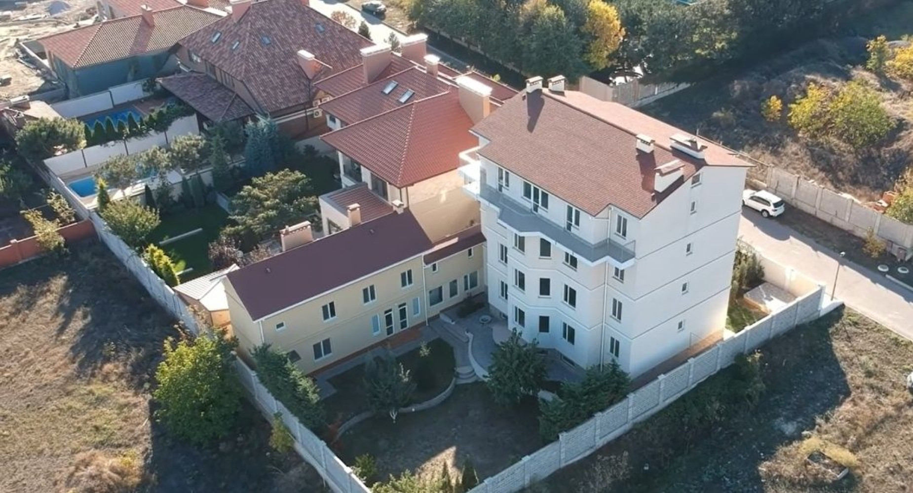 Дом на ул. Радужная, 1500 м², 675 000$ — FAKTOR