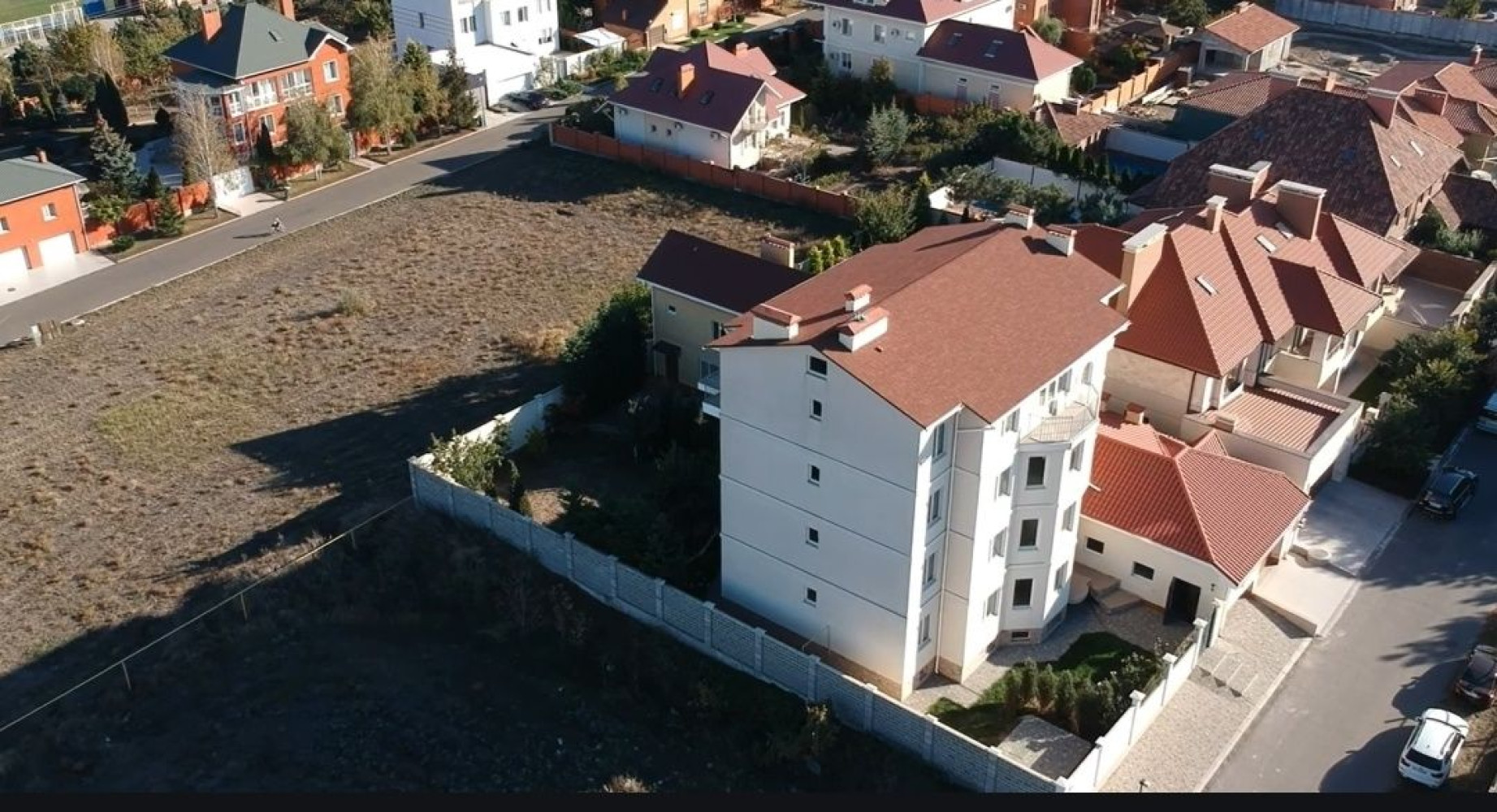 Дом на ул. Радужная, 1500 м², 675 000$ — FAKTOR