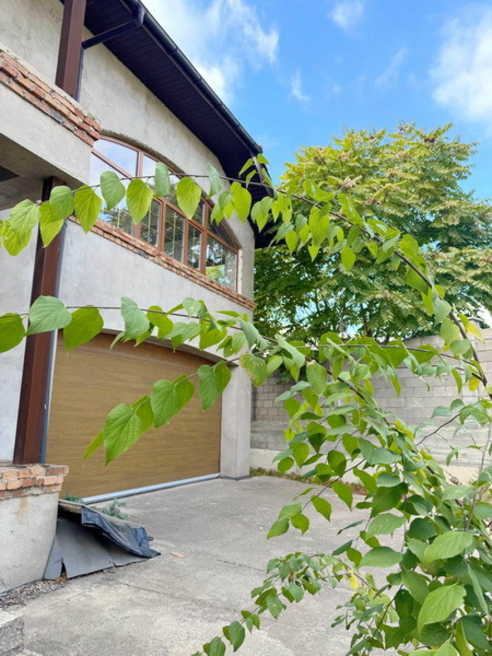 Дом на ул. Бризовая, 392 м², 190 000$ — FAKTOR