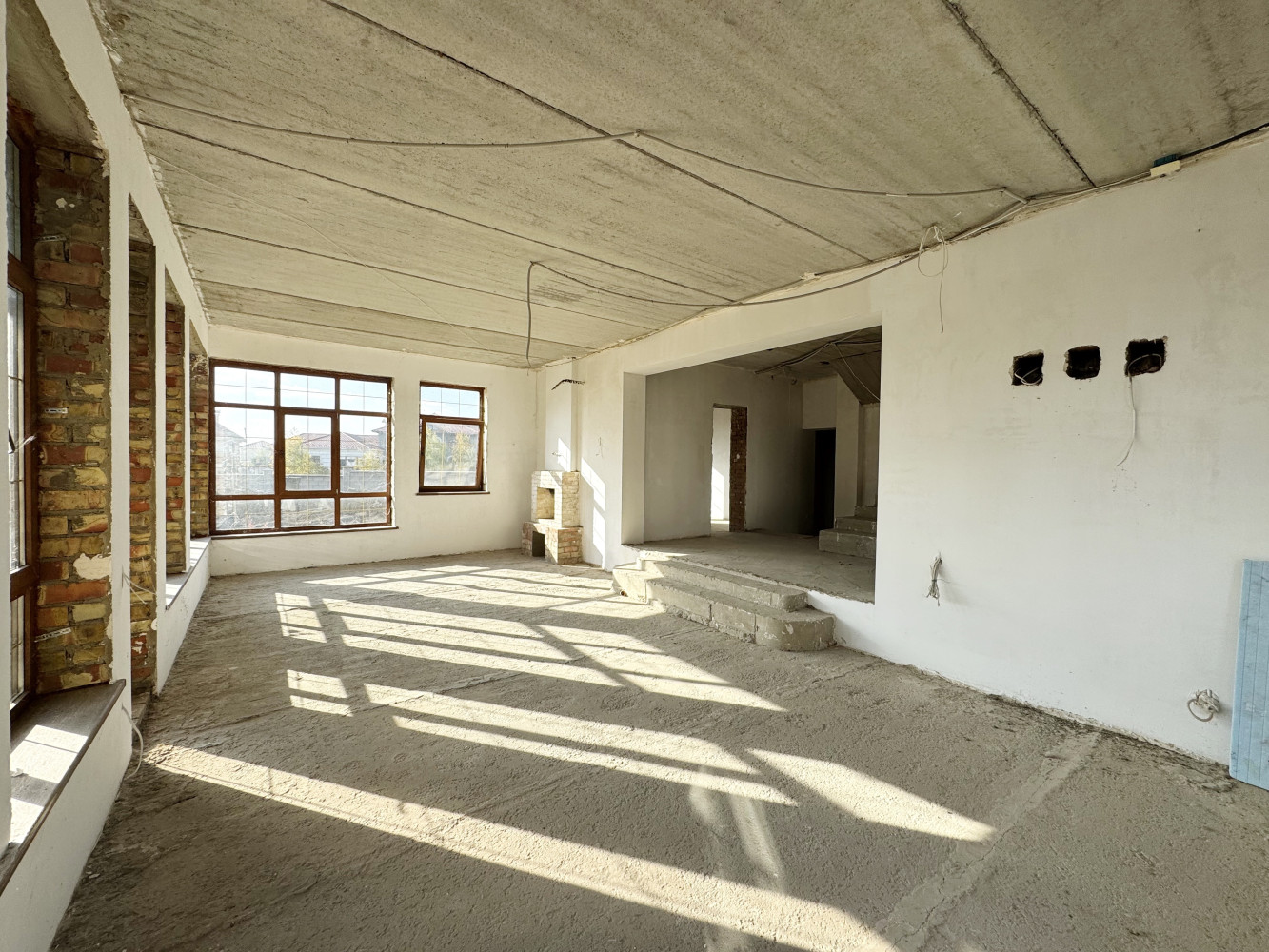 Дом на ул. Бризовая, 392 м², 190 000$ — FAKTOR
