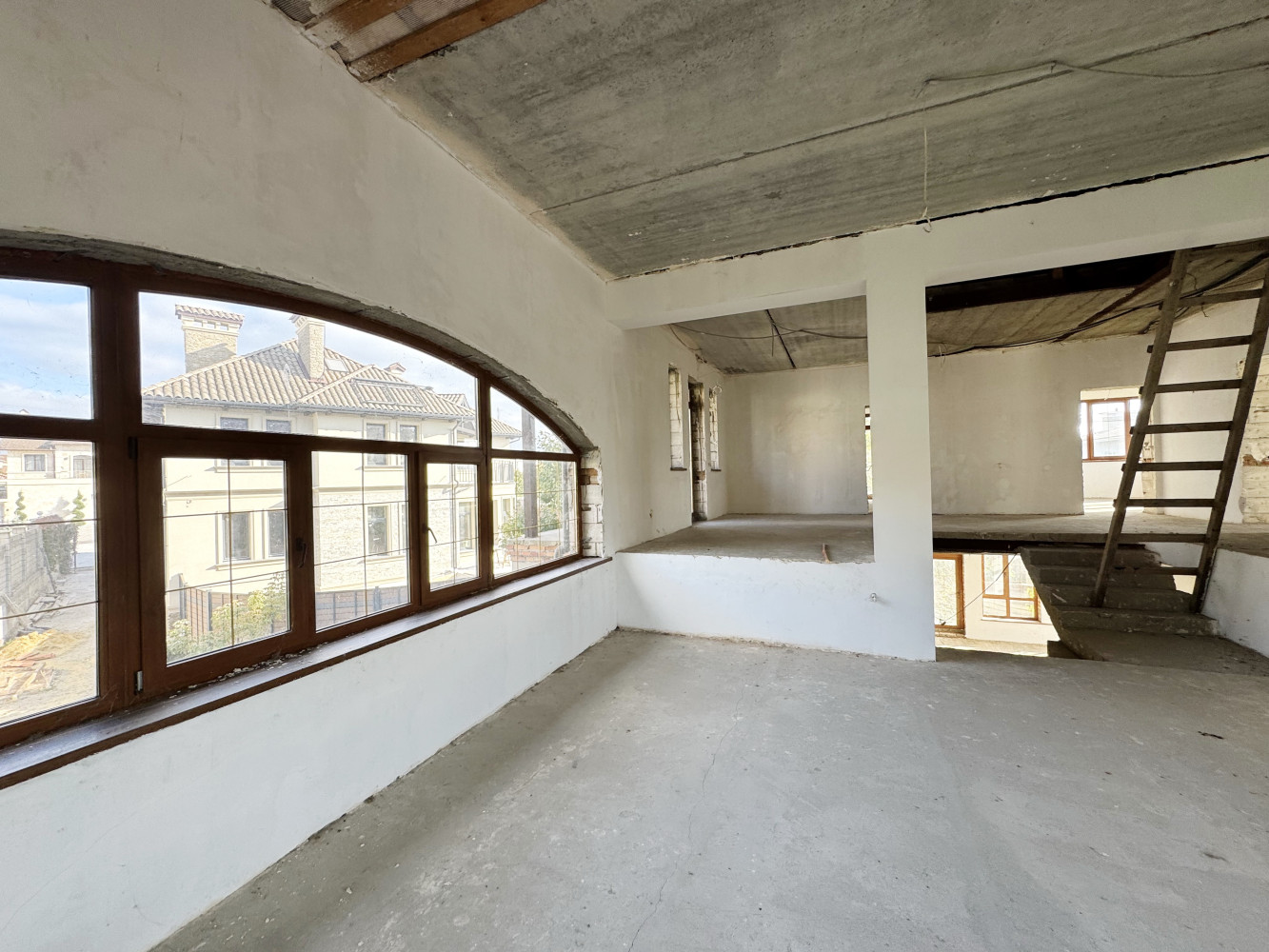 Дом на ул. Бризовая, 392 м², 190 000$ — FAKTOR