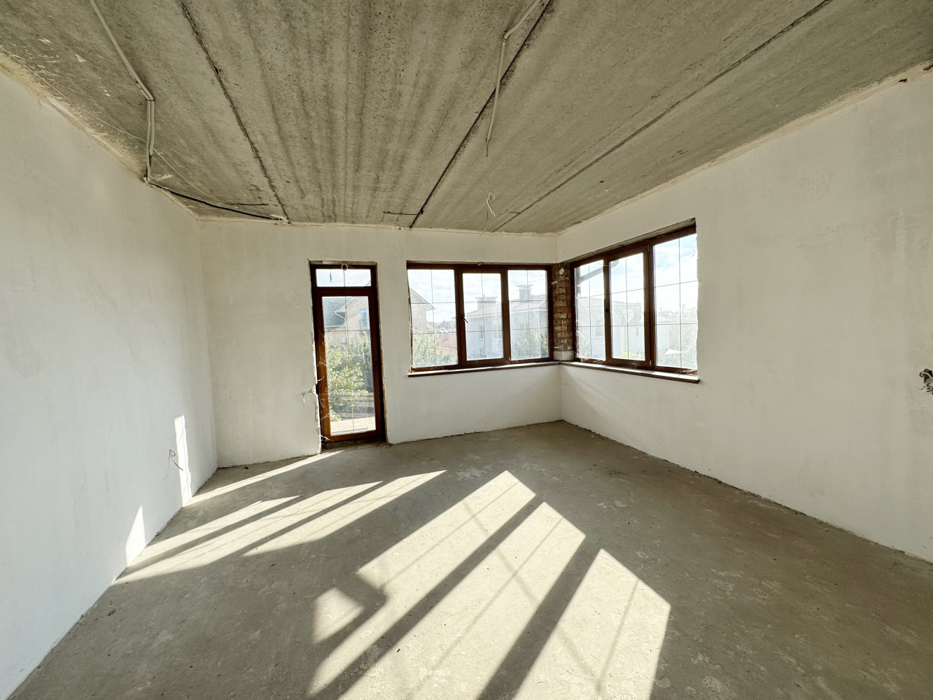 Дом на ул. Бризовая, 392 м², 190 000$ — FAKTOR