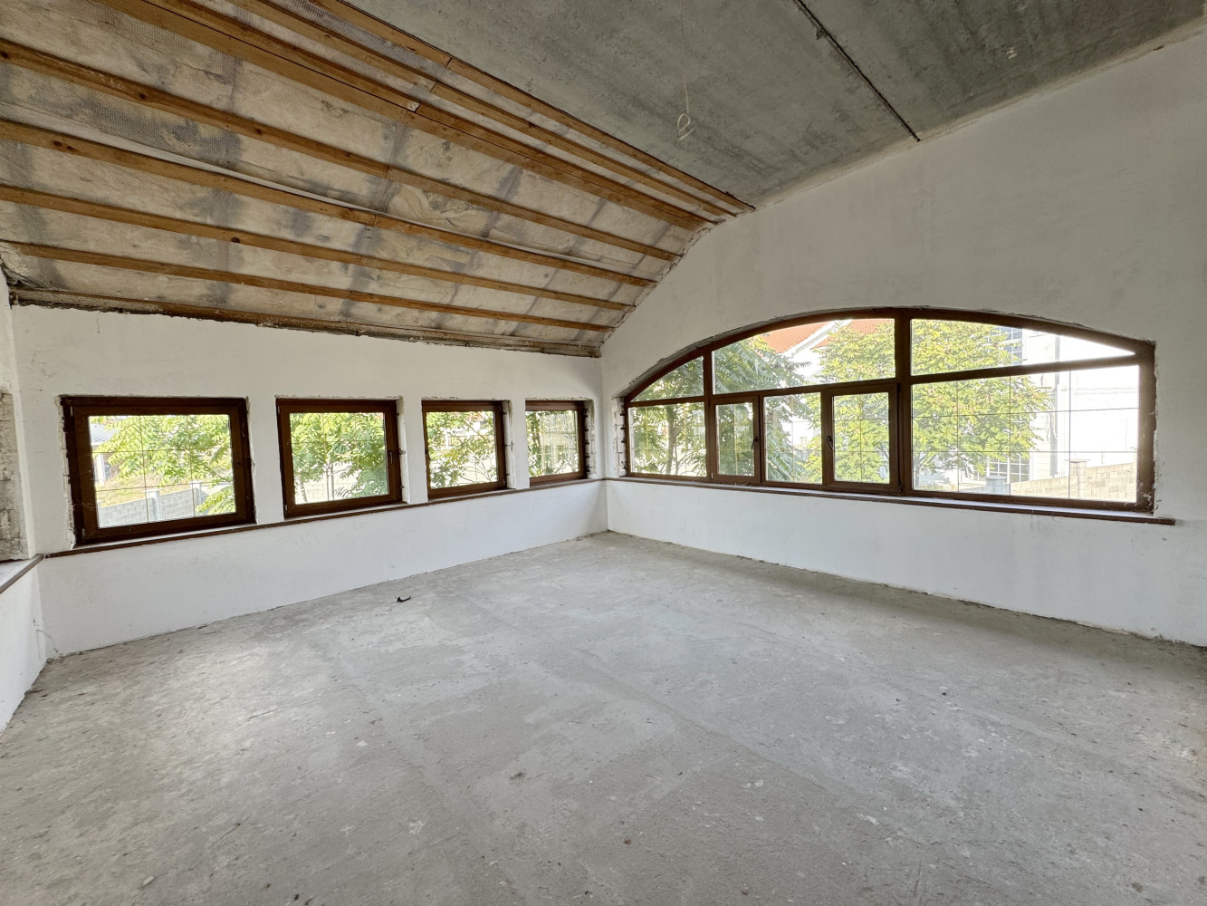 Дом на ул. Бризовая, 392 м², 190 000$ — FAKTOR