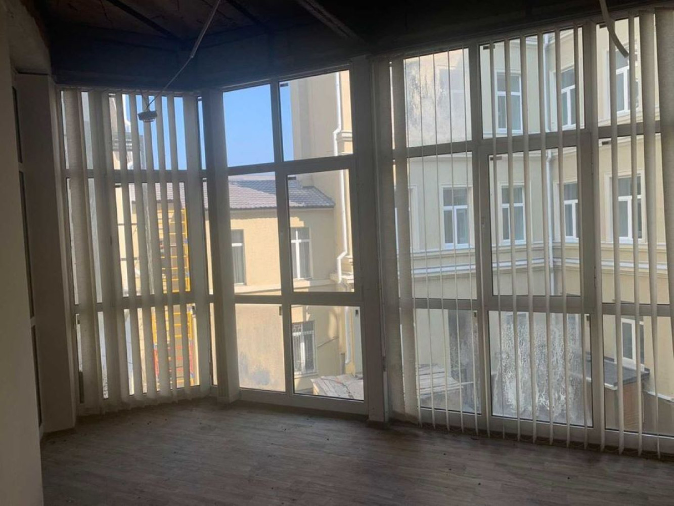 Коммерческая недвижимость на ул. Дерибасовская, 554 м², 820 000$ — FAKTOR