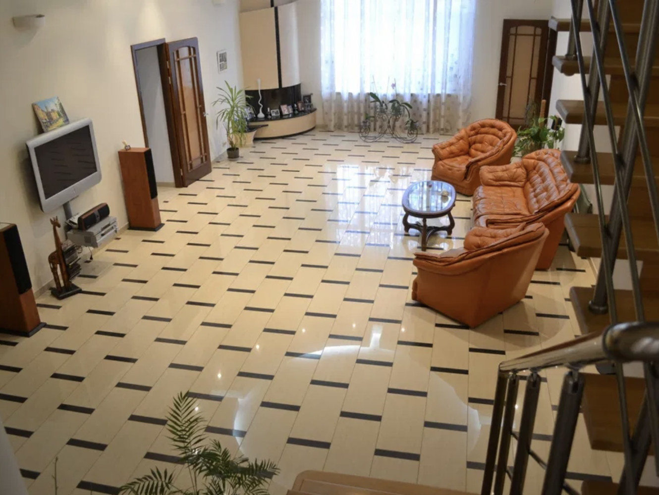 Дом на ул. Бригадная, 467 м², 375 000$ — FAKTOR