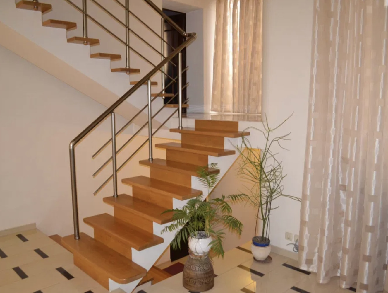Будинок на вул. Бригадная, 467 м², 375 000$ — FAKTOR