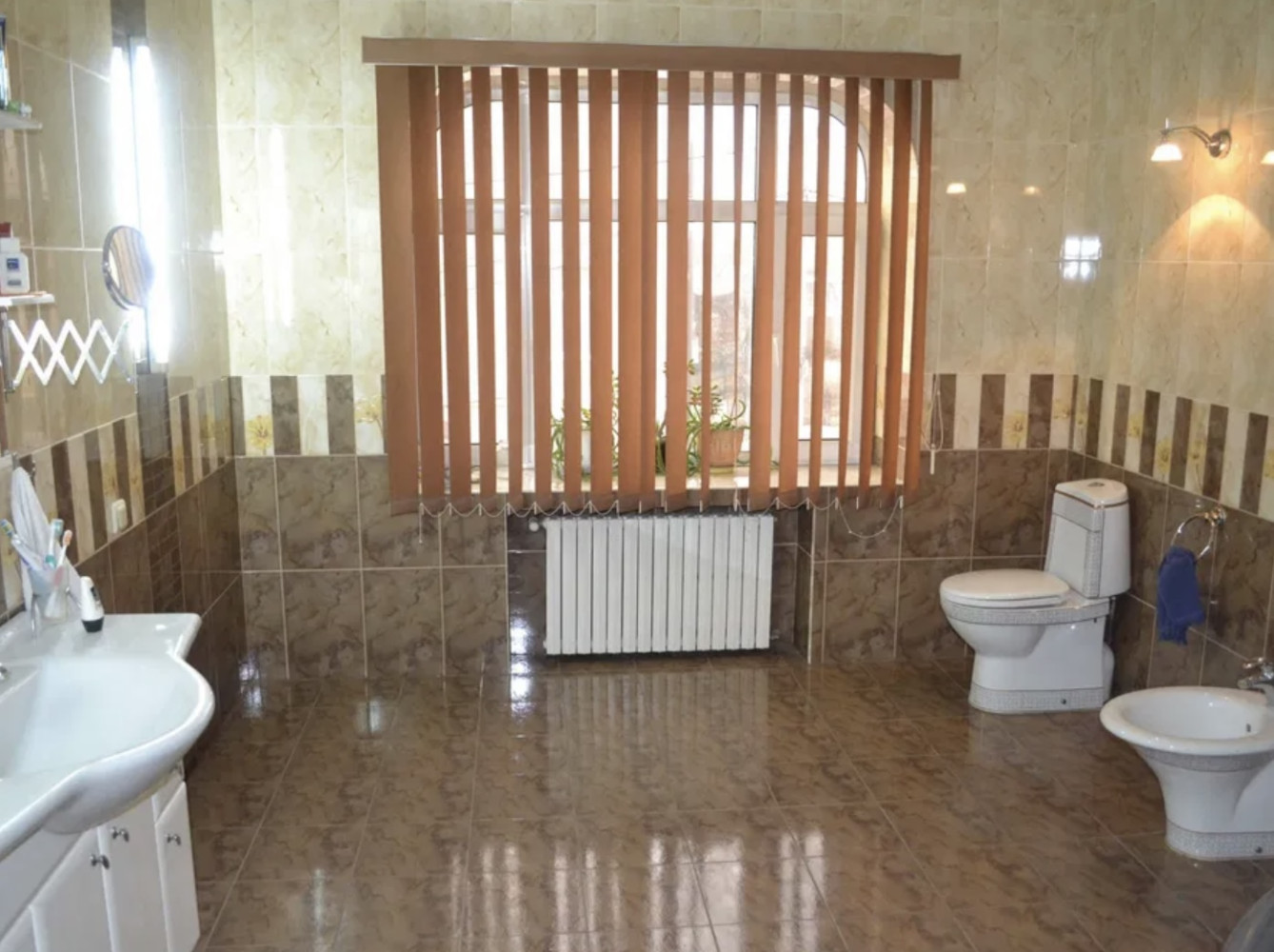 Будинок на вул. Бригадная, 467 м², 375 000$ — FAKTOR