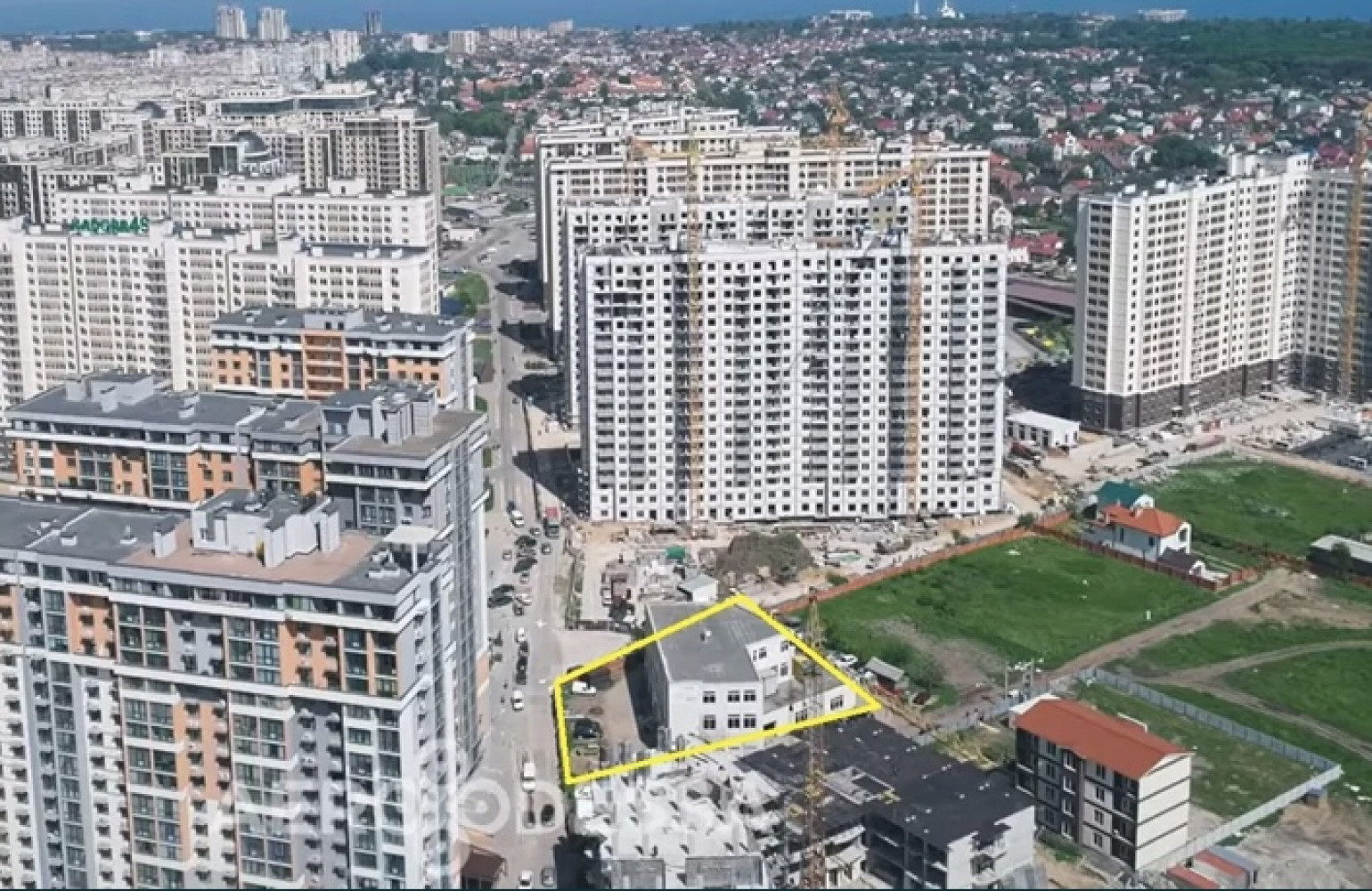 Комерційна нерухомість на вул. Жемчужная, 1850 м², 1 500 000$ — FAKTOR