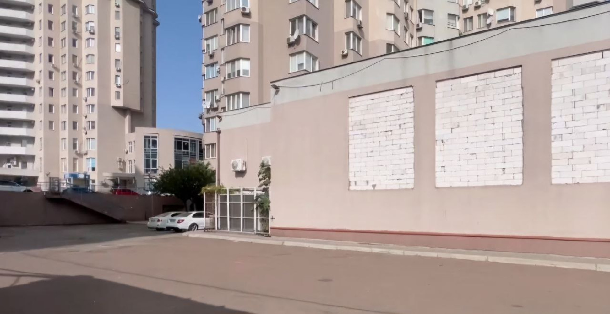Комерційна нерухомість на вул. Среднефонтанская, 1780 м², 1 500 000$ — FAKTOR