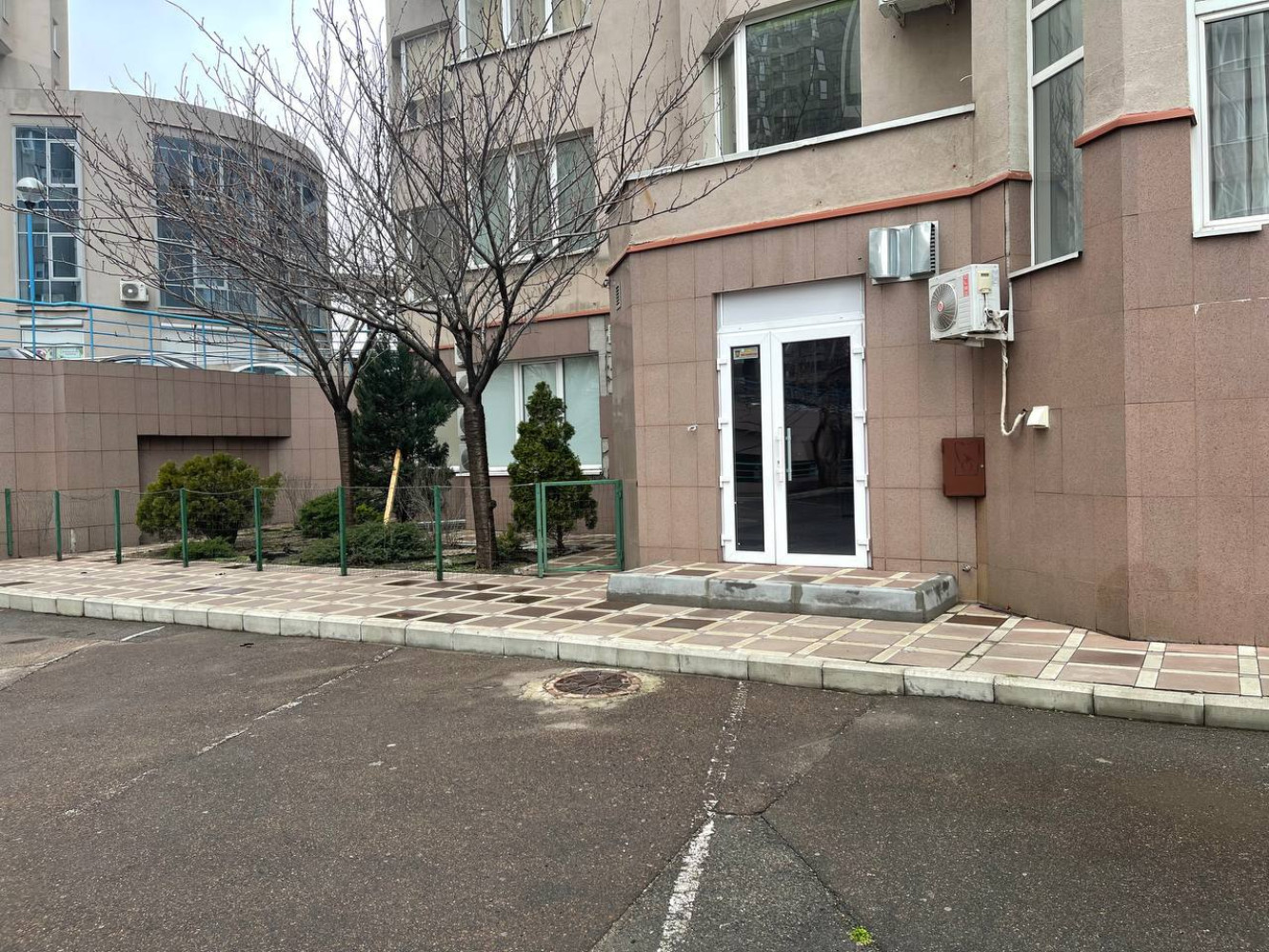 Комерційна нерухомість на вул. Среднефонтанская, 1780 м², 1 500 000$ — FAKTOR