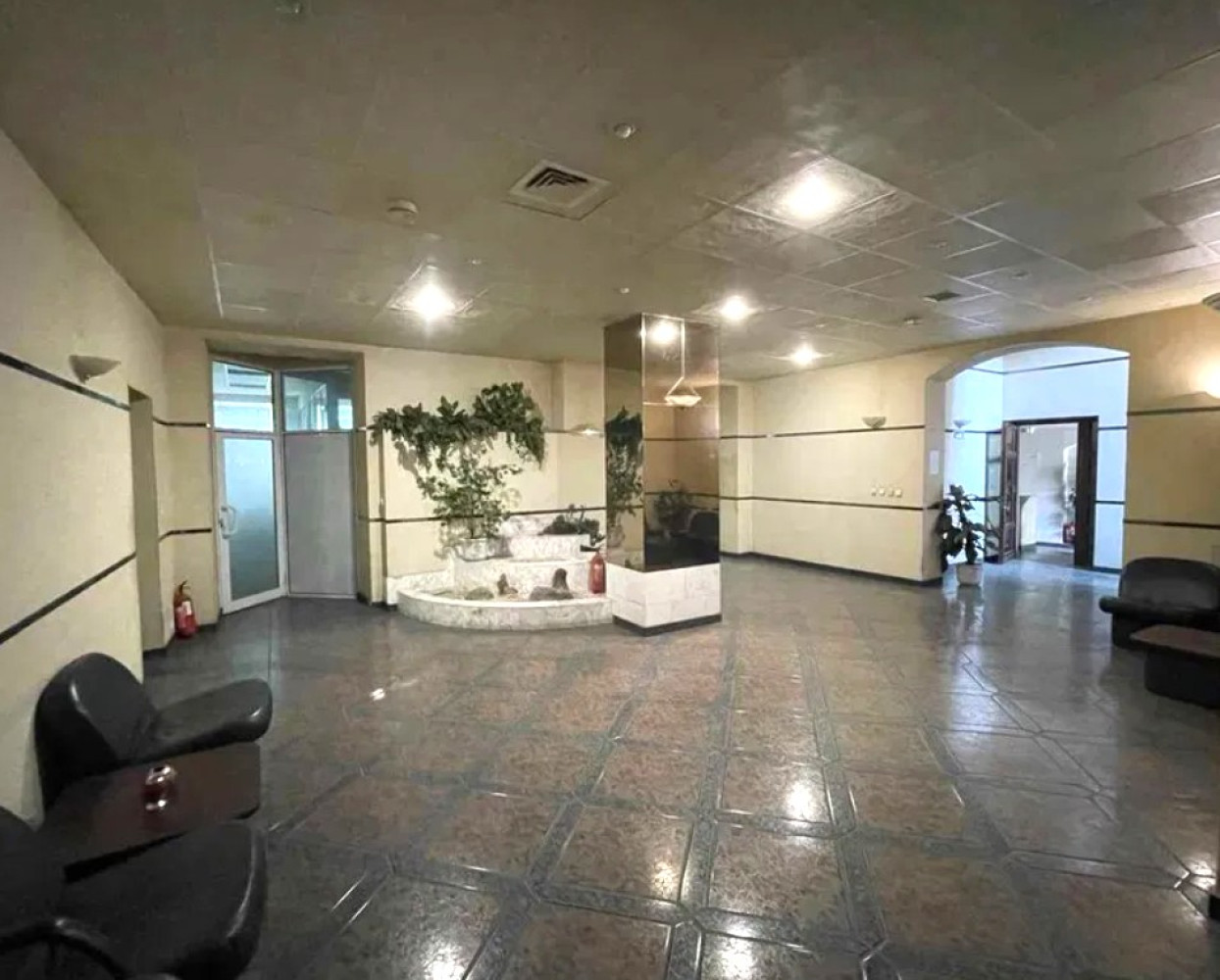 Комерційна нерухомість на вул. Гагарина проспект, 1250 м², 1 800 000$ — FAKTOR