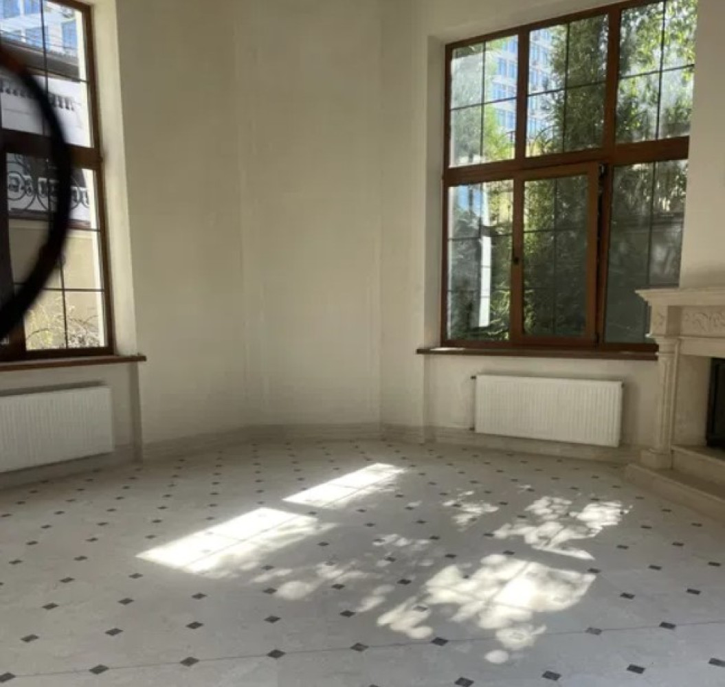 Комерційна нерухомість на вул. Каманина, 350 м², 600 000$ — FAKTOR