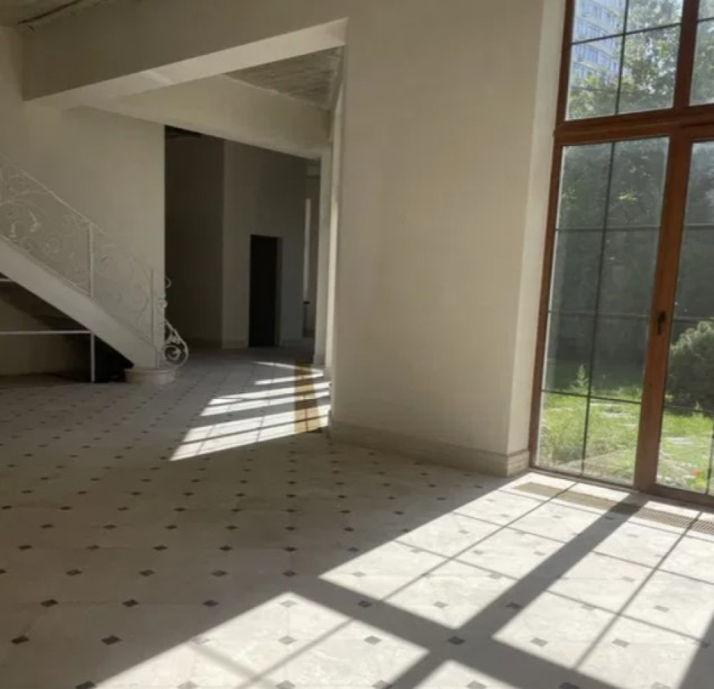 Комерційна нерухомість на вул. Каманина, 350 м², 600 000$ — FAKTOR