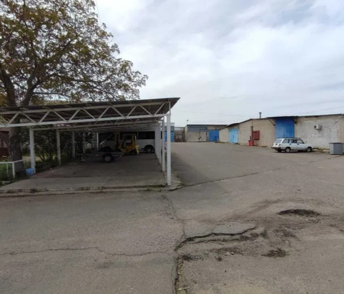 Комерційна нерухомість на вул. Базовая, 2400 м², 370 000$ — FAKTOR