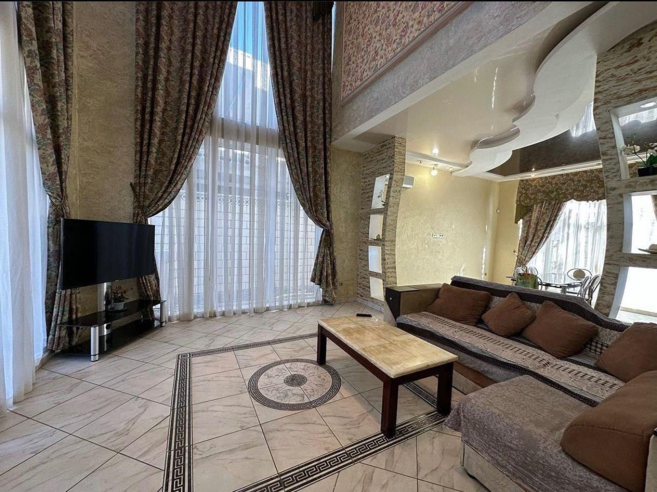 Дом на ул. Светлая (Царское село), 300 м², 310 000$ — FAKTOR