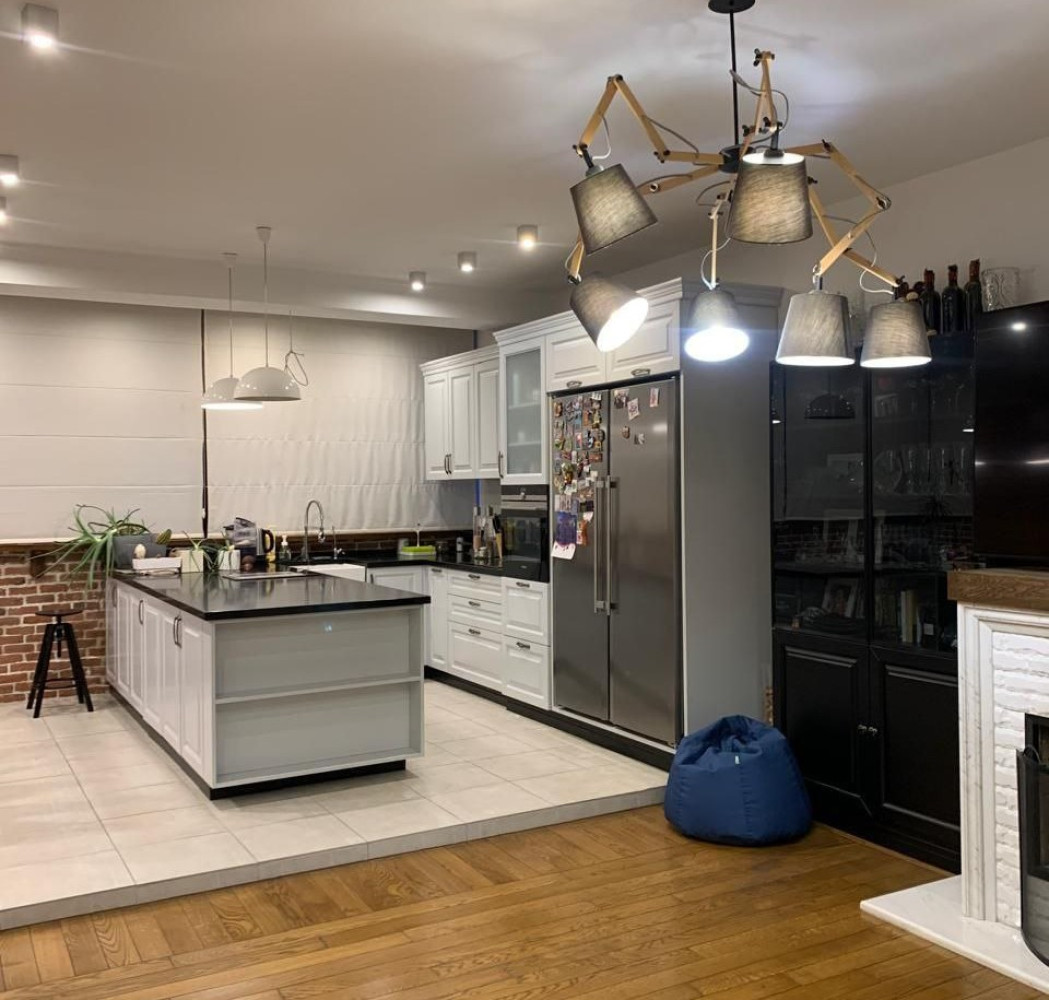 Квартира на вул. Армейская, 200 м², 290 000$ — FAKTOR