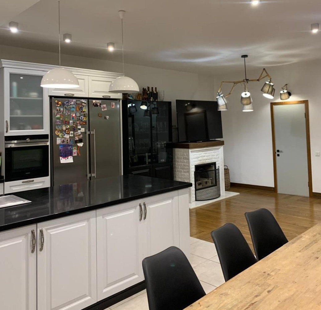 Квартира на вул. Армейская, 200 м², 290 000$ — FAKTOR