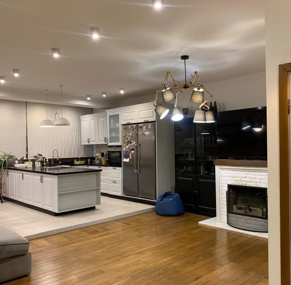 Квартира на вул. Армейская, 200 м², 290 000$ — FAKTOR
