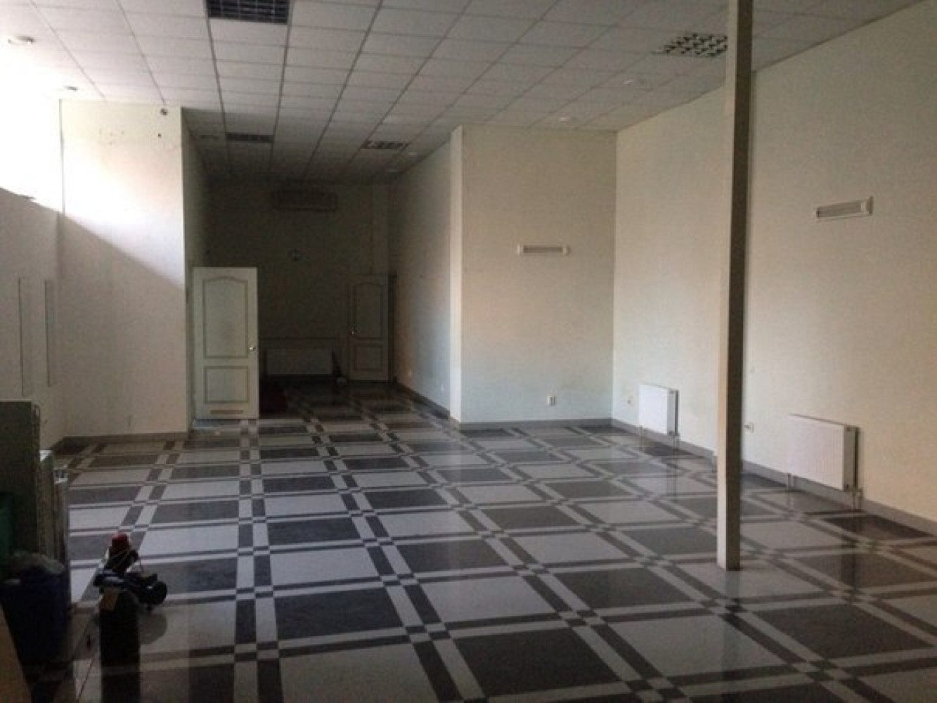 Комерційна нерухомість на вул. Владислава Бувалкина, 170 м², 210 000$ — FAKTOR