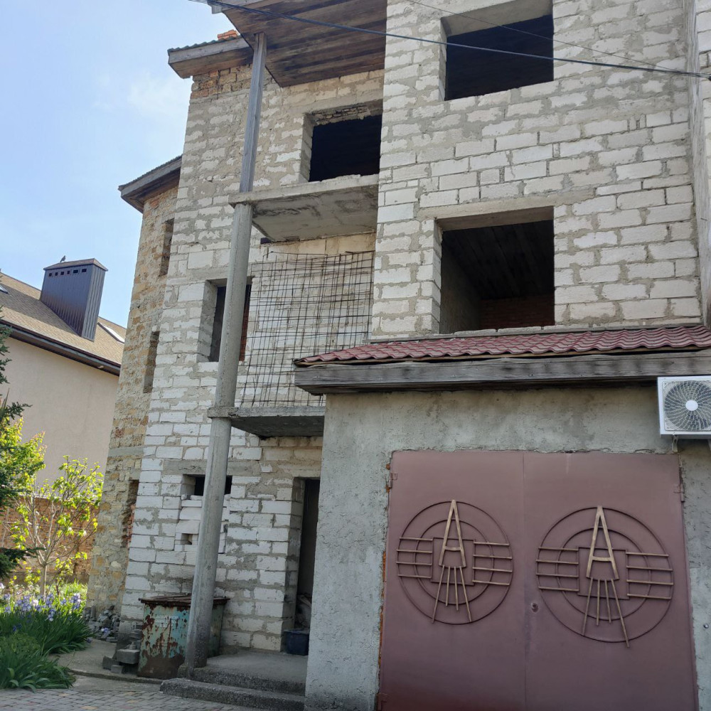 Дом на ул. Звездная, 700 м², 610 000$ — FAKTOR