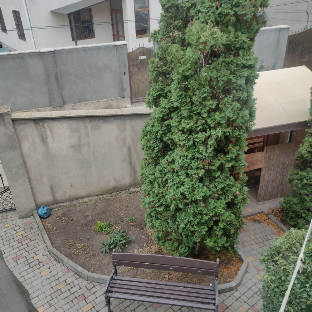 Дом на ул. Звездная, 700 м², 610 000$ — FAKTOR
